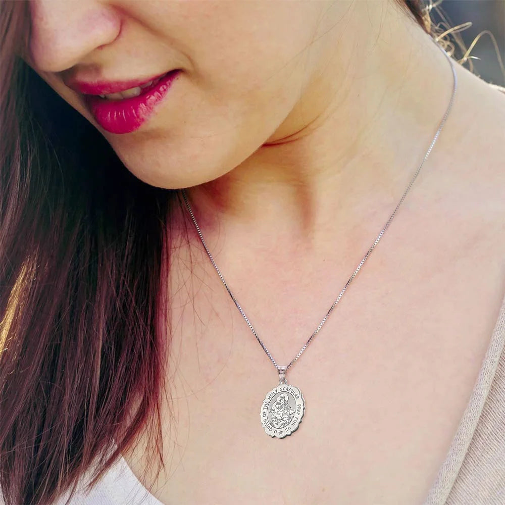 Oval 14K White Gold Scalloped Necklace Pendant U9301
