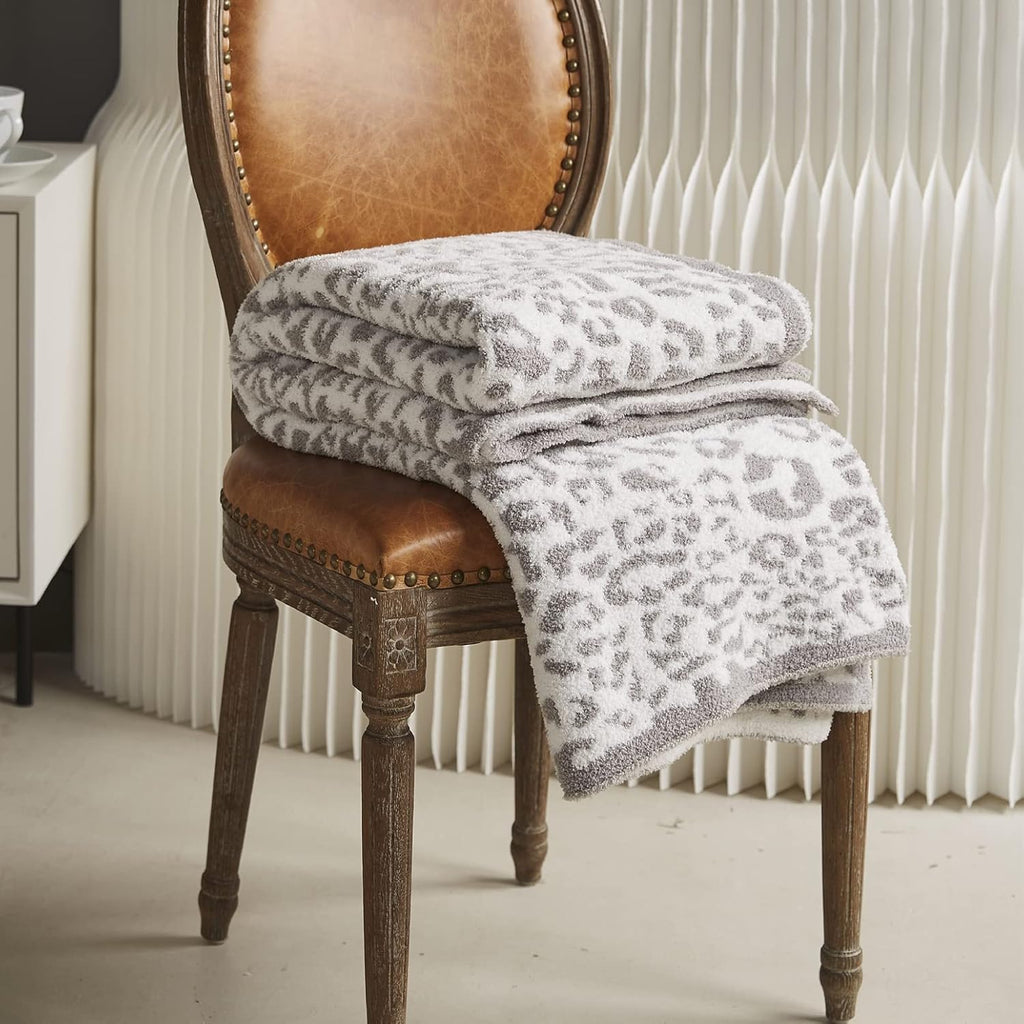 Leopard Cable Knitted Throw Blanket V8173