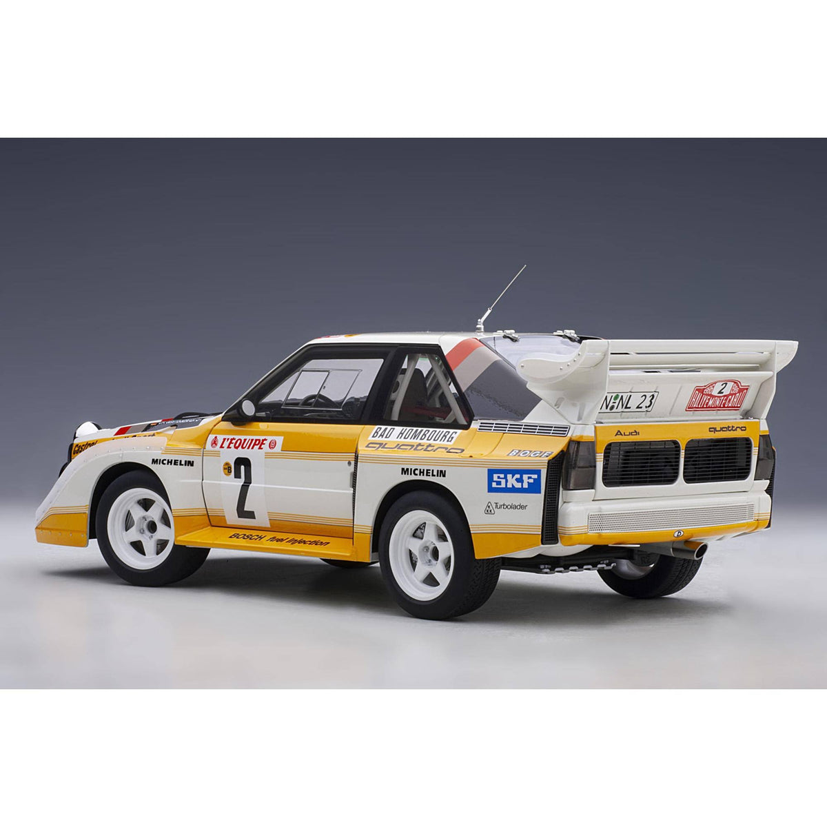 1/18 Model Car X250934