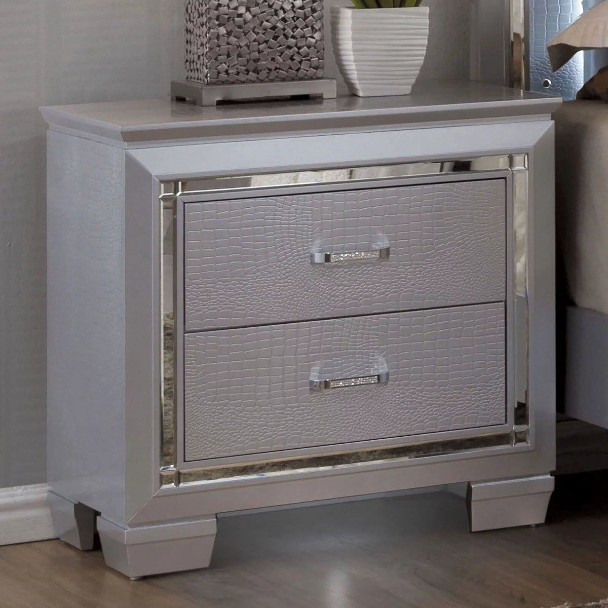 California King Size Bed with Nightstand and Chest Silver Solid Wood Tufted Leatherette T240699