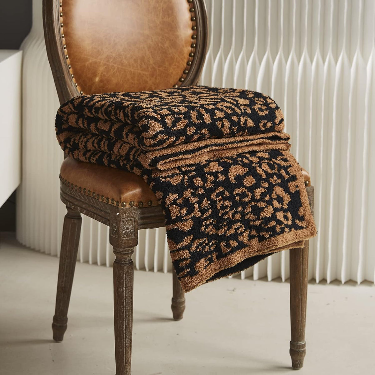 Leopard Cable Knitted Throw Blanket V8173