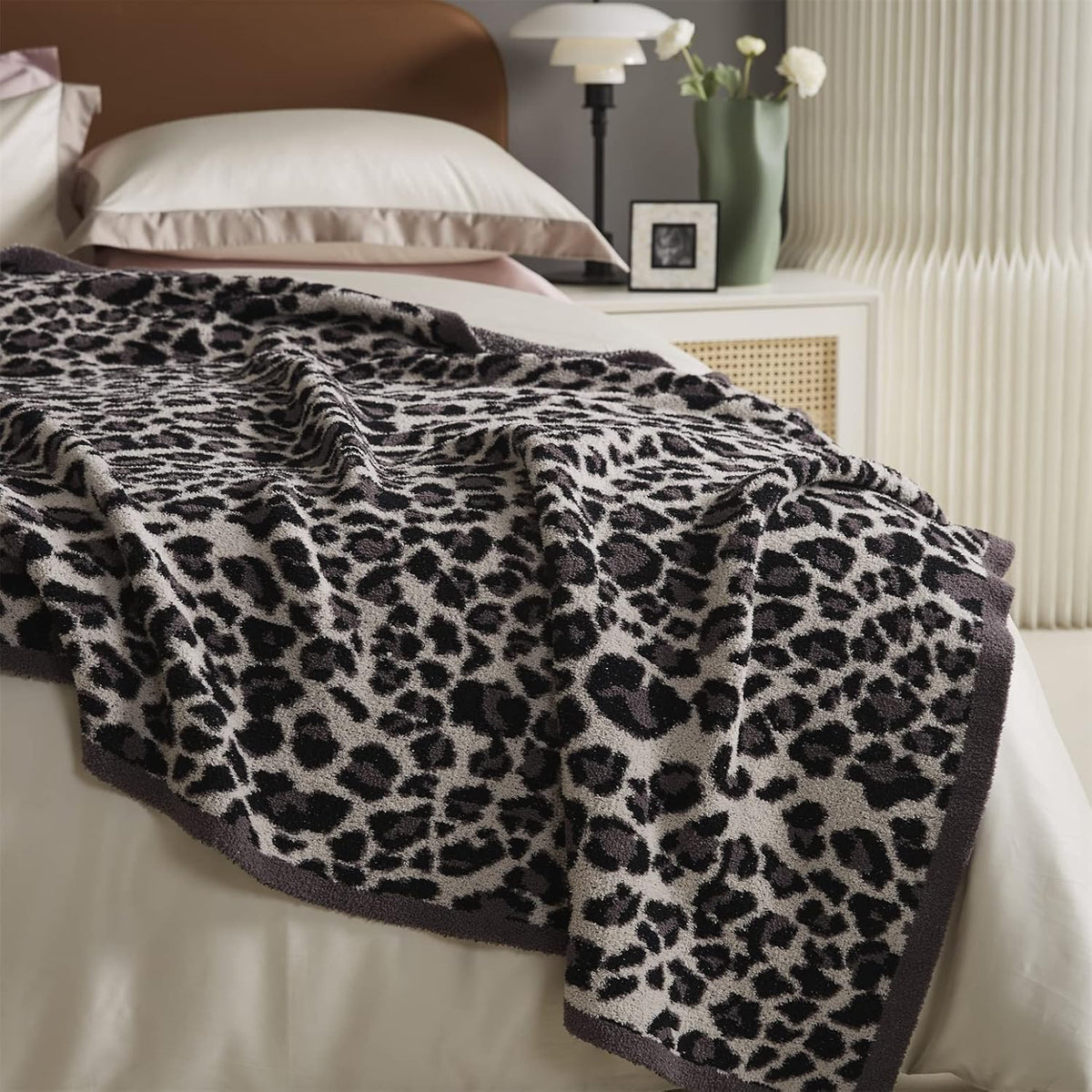 Leopard Cable Knitted Throw Blanket V8173
