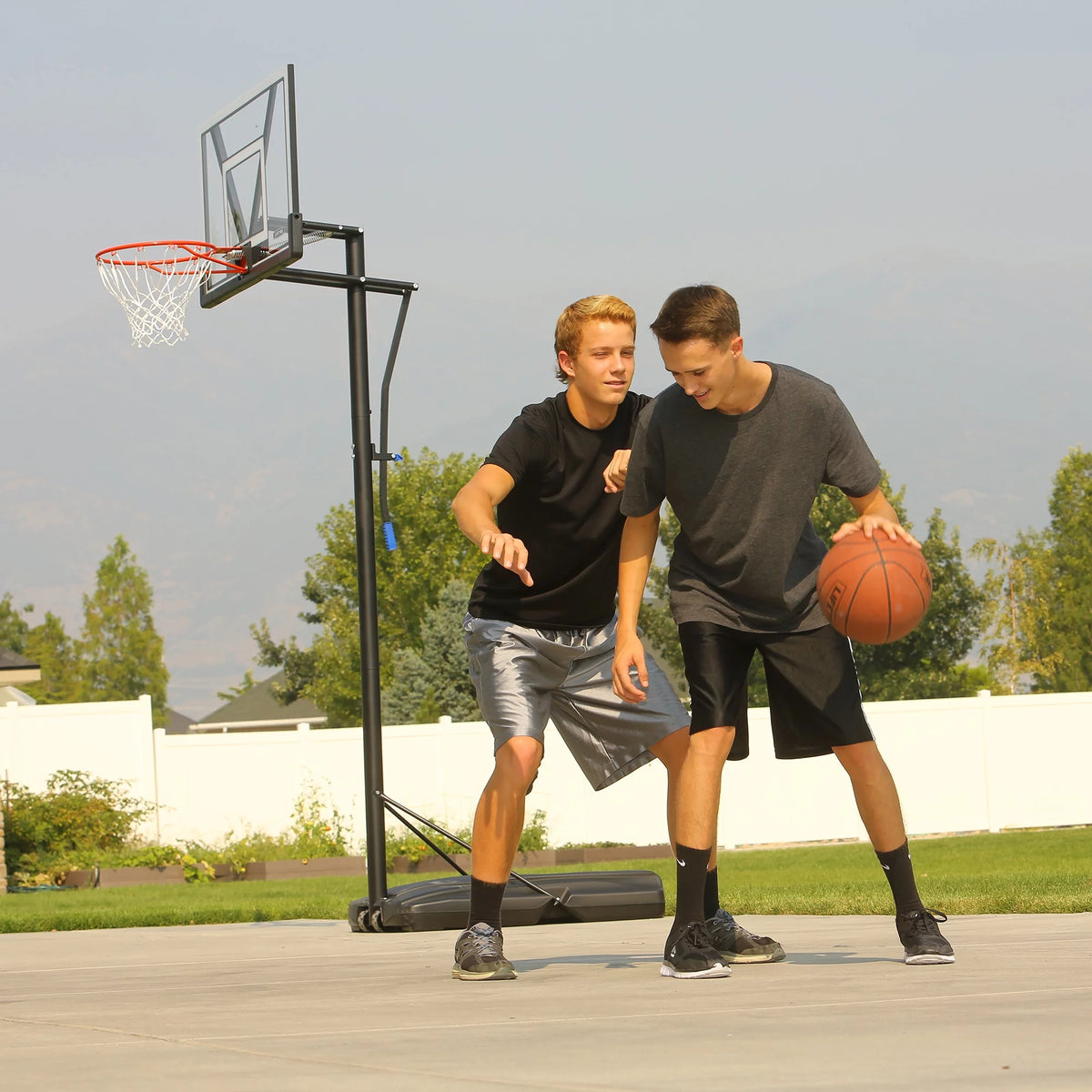 Adjustable Portable Basketball Hoop 48 inch Polycarbonate Z960500