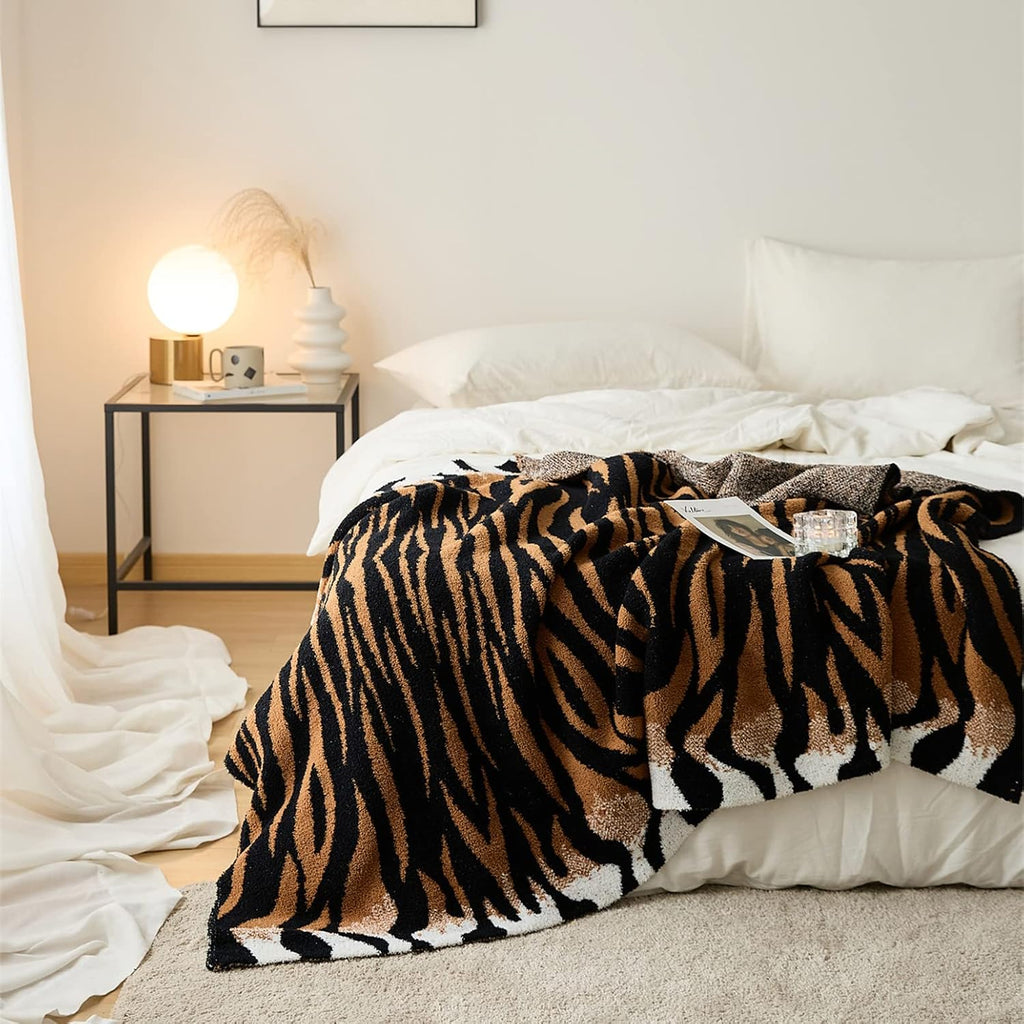 Leopard Cable Knitted Throw Blanket V8173