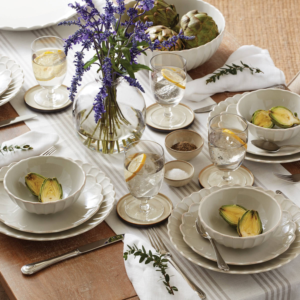 French Perle Scallop 4-Piece Accent Plate Set V220701