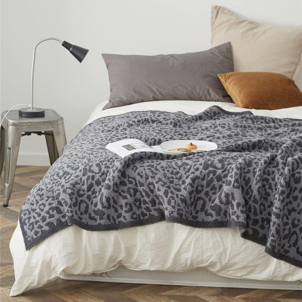 Leopard Cable Knitted Throw Blanket V8173