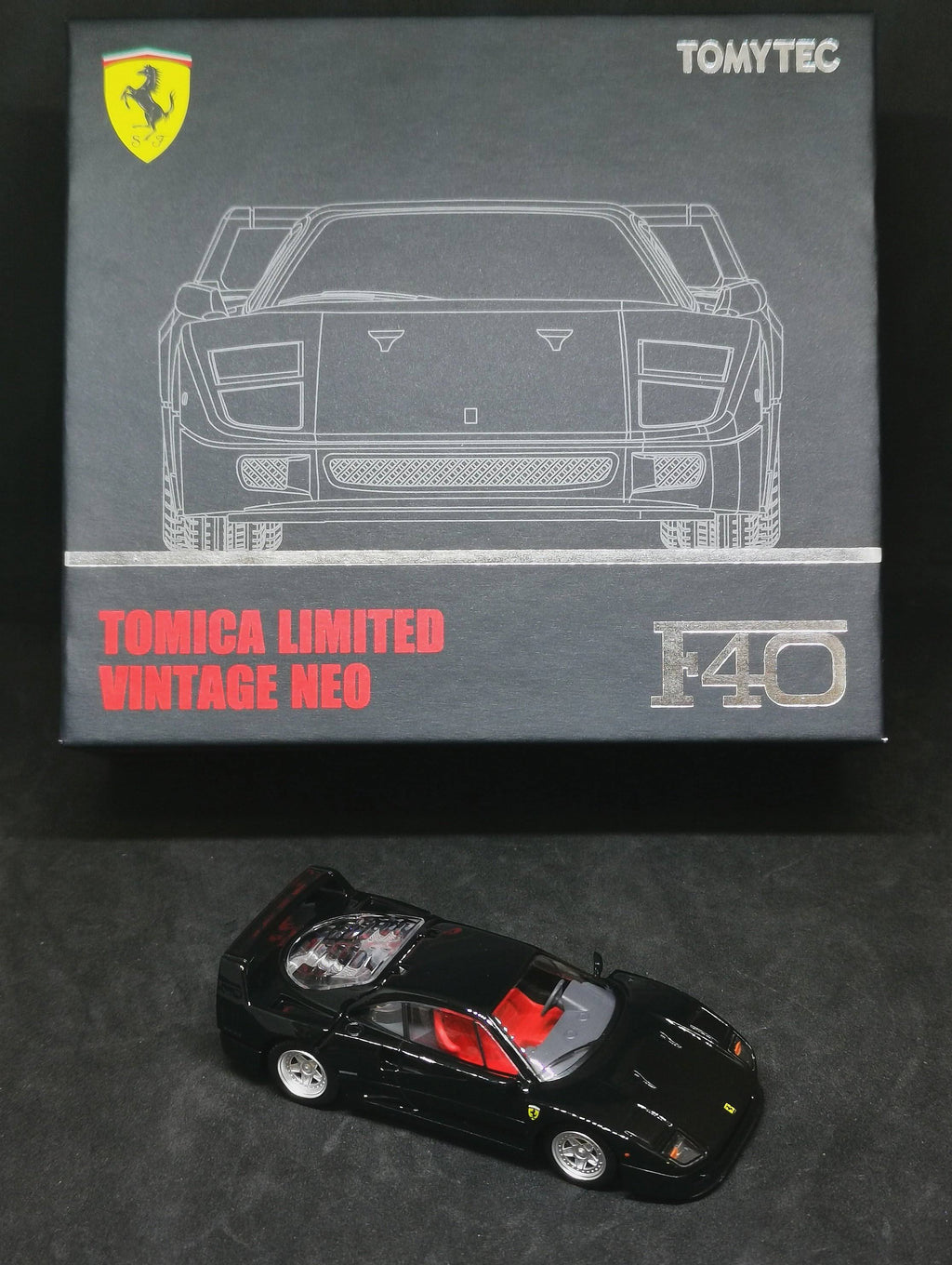 Ferrari F40 Black 1/64 Diecast Model Car Z833536